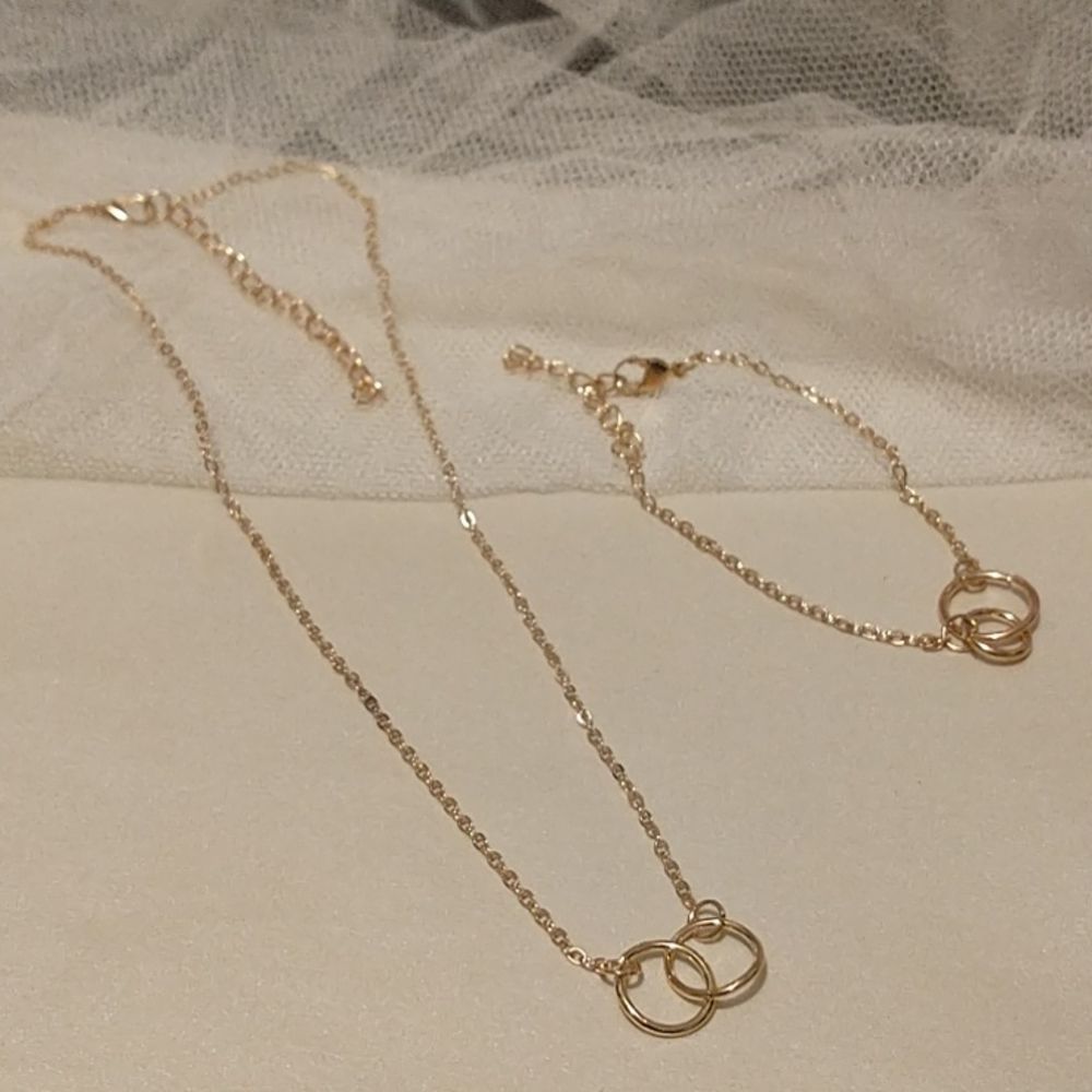 Gold Loops Set! - Picture 5 of 8
